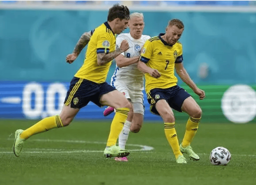 爱游戏体育官网-瑞典球员受伤退出比赛，大意让对手反击成功