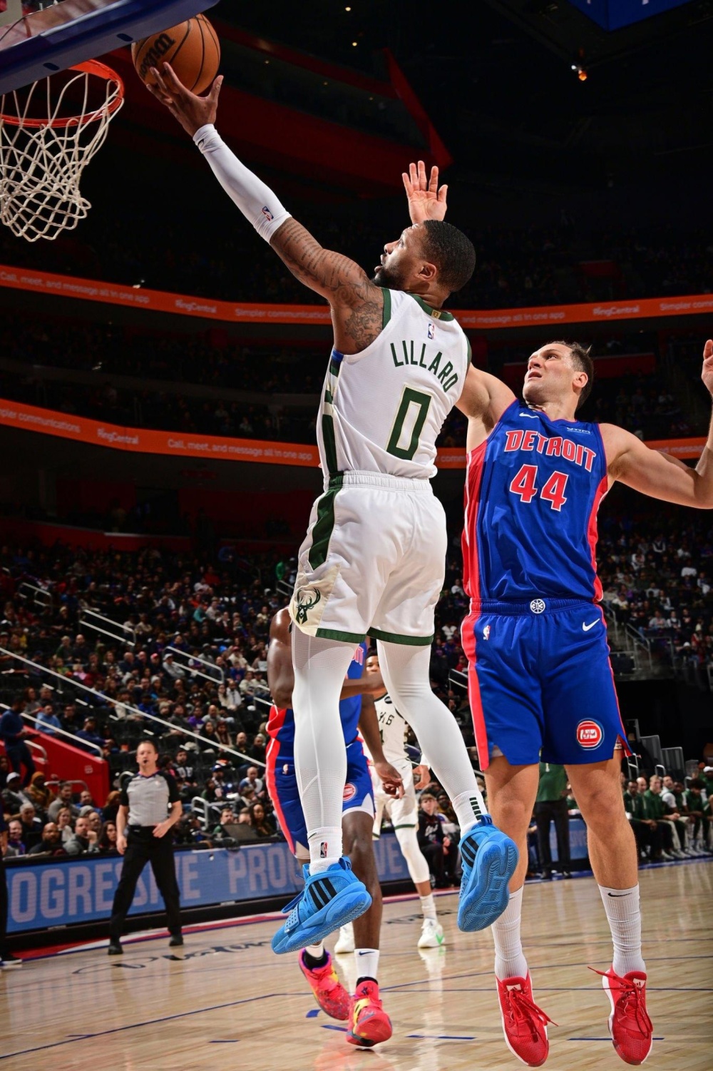 爱游戏官网-关于雄鹿利用对手的失误活塞的弱点暴露无疑的信息