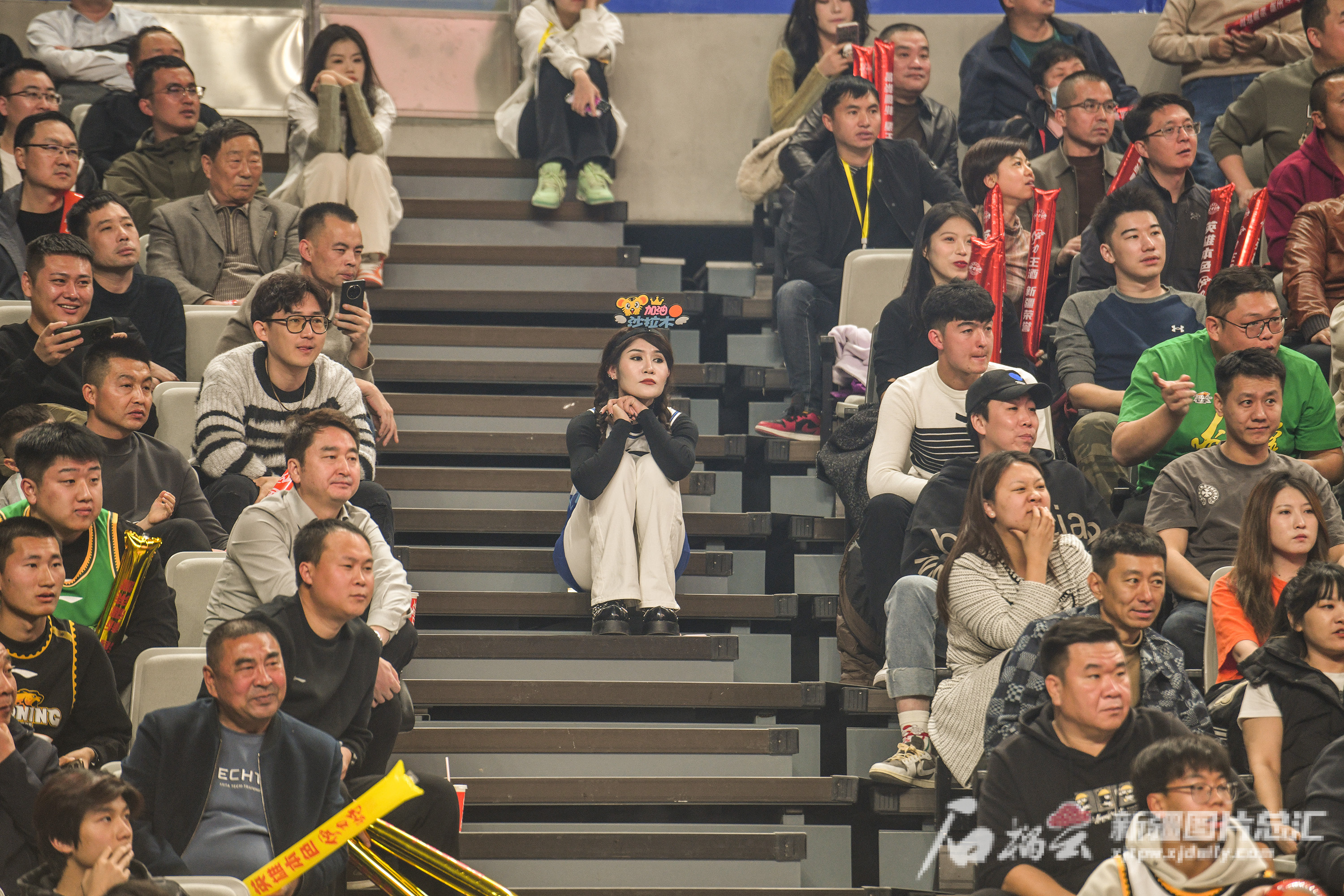 爱游戏体育官网-激动人心的比赛将球迷们聚集一堂