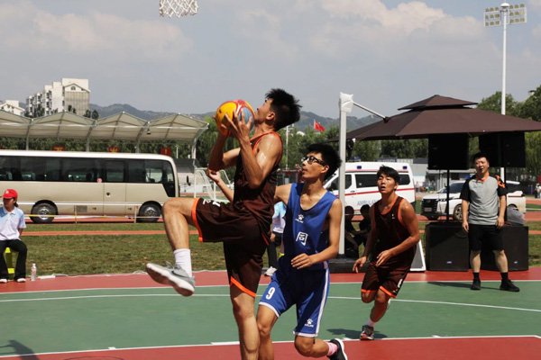 激烈对抗,顶尖体育运动员展现高超技艺 激烈对抗,顶尖体育运动员展现高超技艺