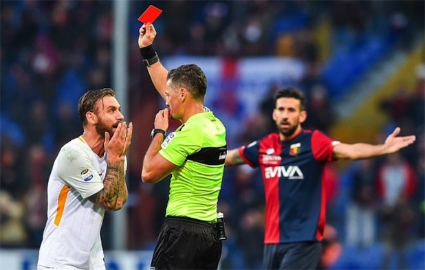 热那亚后卫红牌离场，导致球队失利