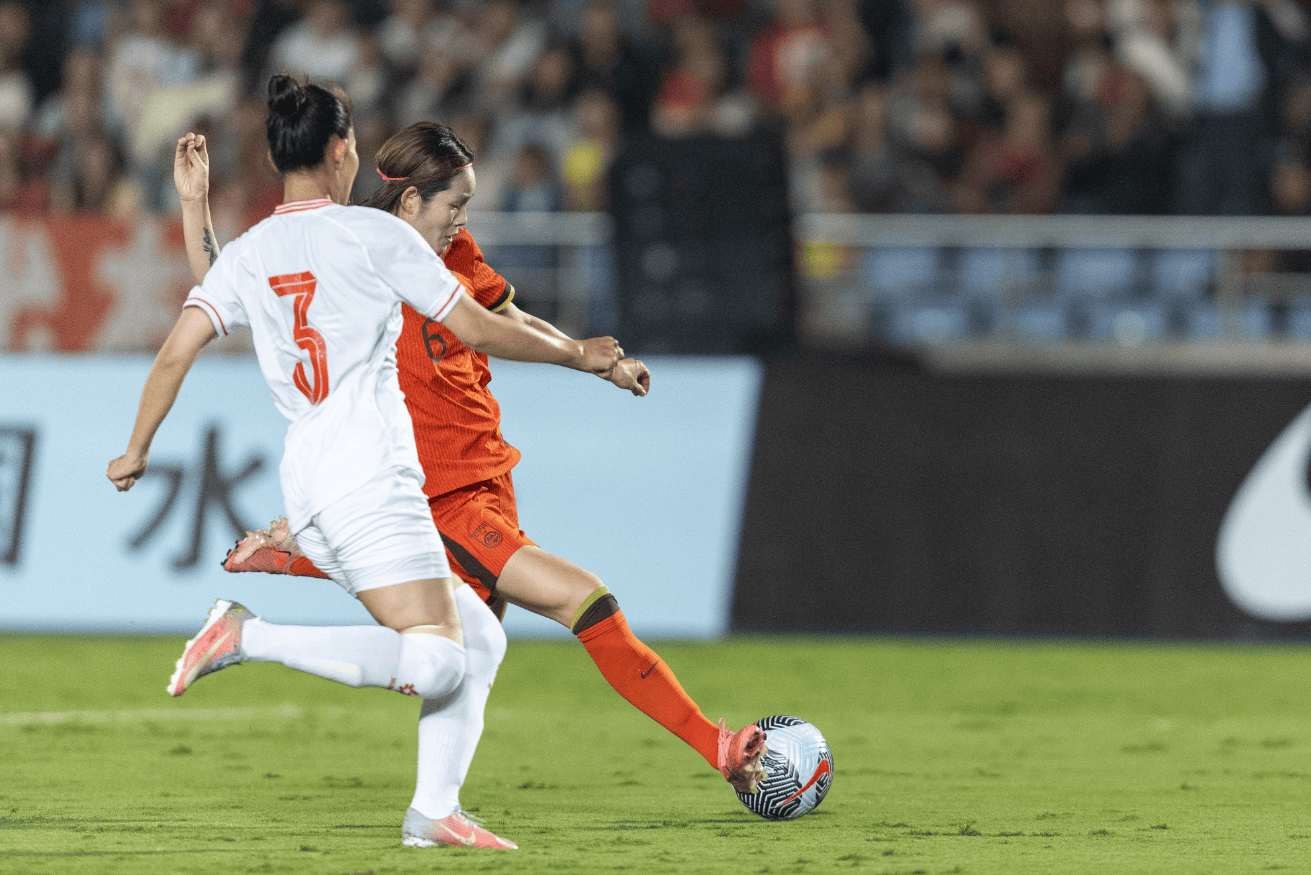 爱游戏官方入口-中国女足队员在国际比赛中表现出色
