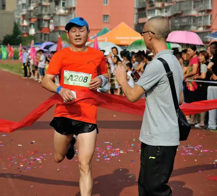 中非球员赢得马拉松式比赛，创造奇迹的简单介绍