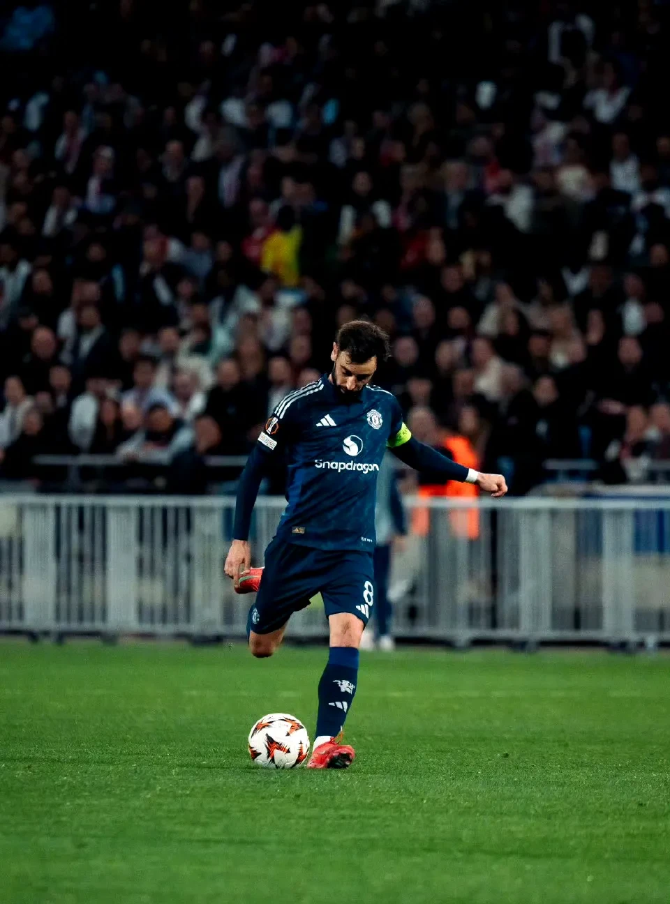 爱游戏登录-切尔西后卫被罚停赛，球队战力受损