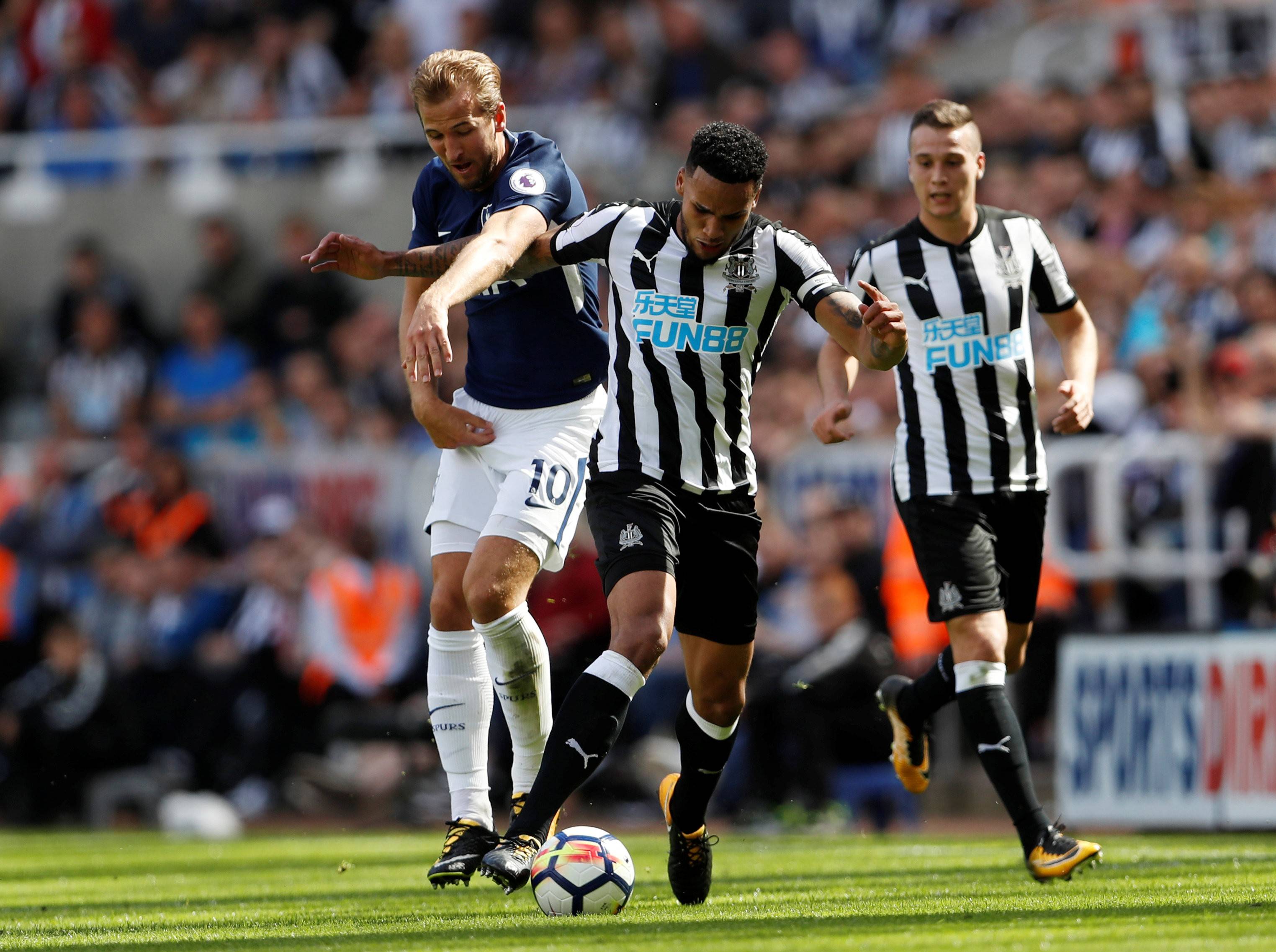 利兹热刺客胜纽卡斯尔,继续保持领先的简单介绍 利兹热刺客胜纽卡斯尔,继续保持领先的简单介绍