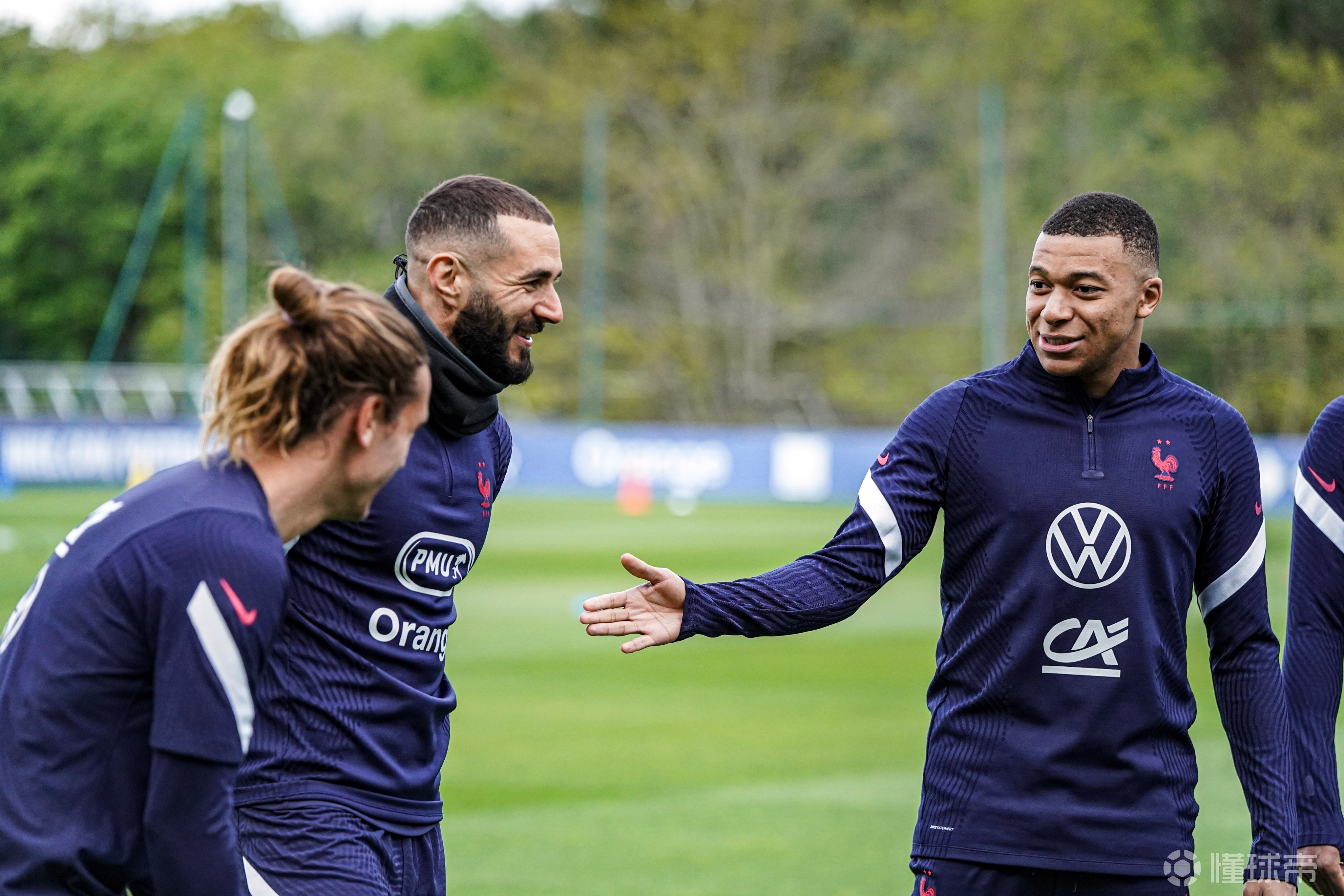 爱游戏亚洲官网-法国国家队现身公益活动引发关注