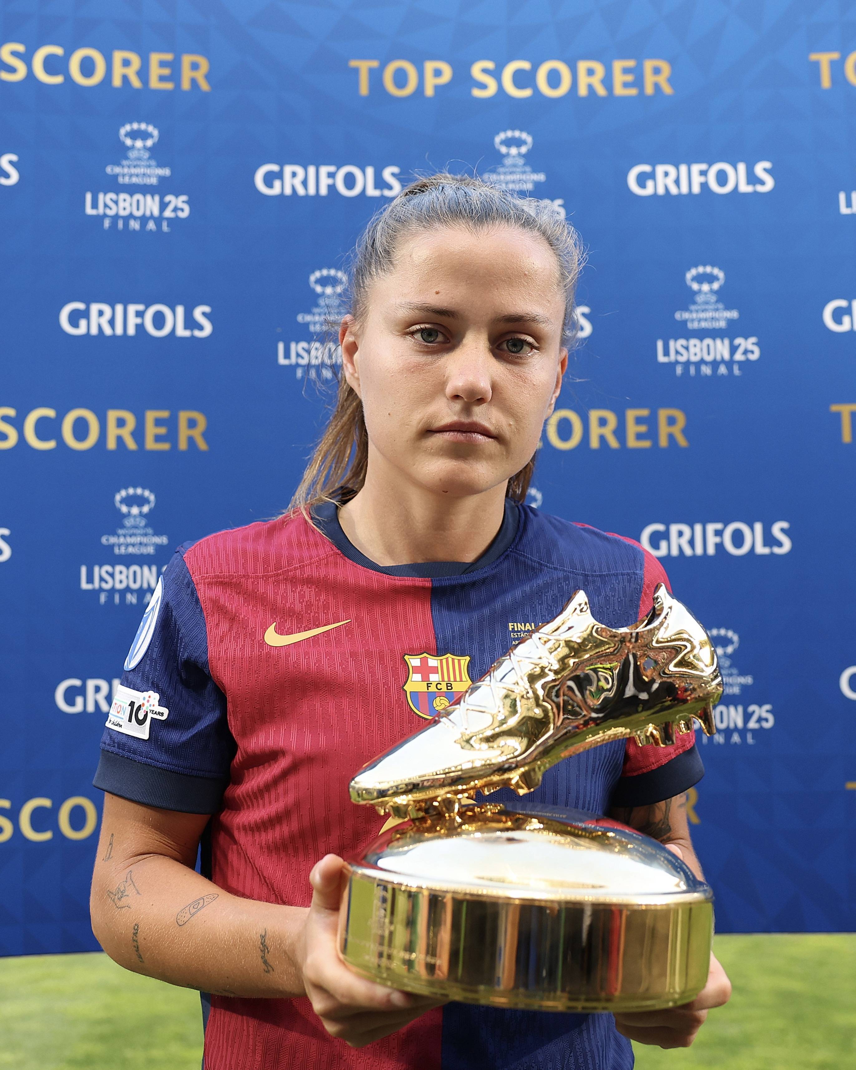 美国女足队击败对手,获得冠军头衔 美国女足队击败对手,获得冠军头衔