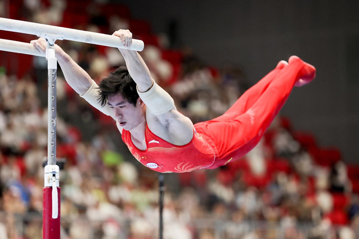 爱游戏官网-包含英国体操选手拼尽全力，实现男子单项全能冠军梦想的词条