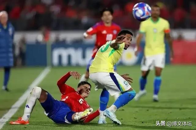 包含哥伦比亚队与智利队在南美洲进行友谊对决的词条