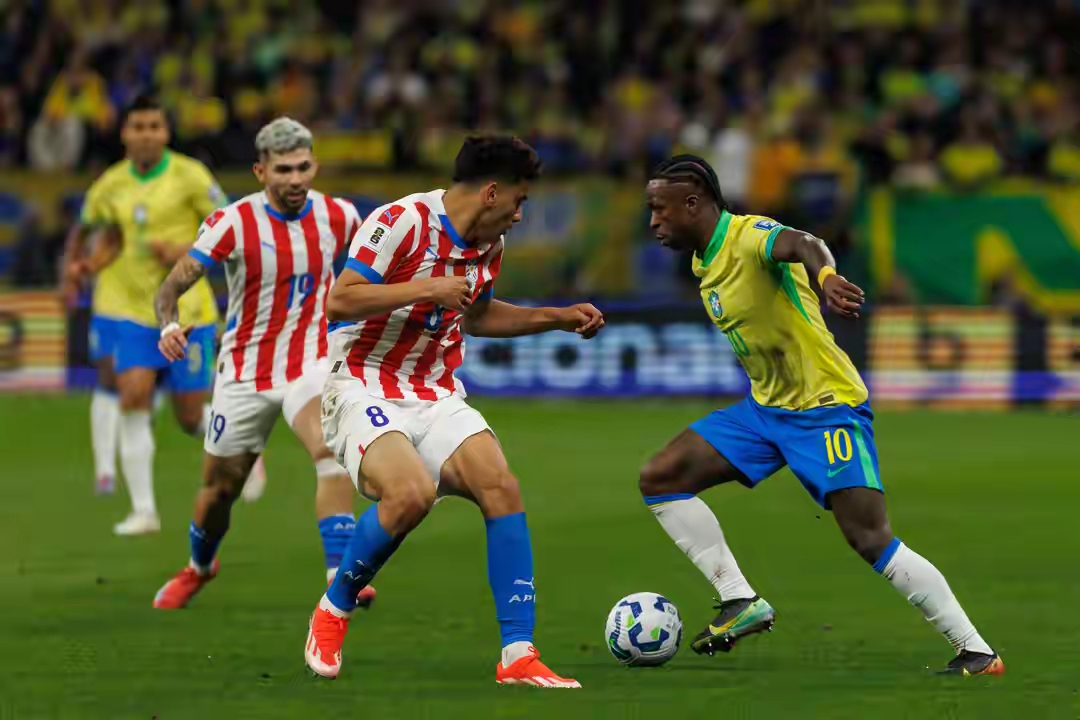 包含哥伦比亚队与智利队在南美洲进行友谊对决的词条