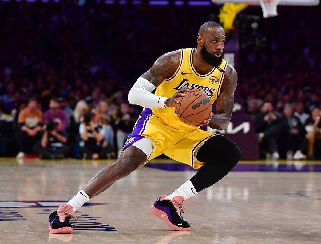 詹姆斯领衔夏季比赛精彩表现