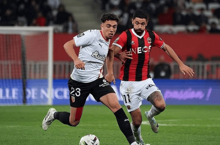 爱游戏-法甲联赛决战之际，强者对决一触即发！