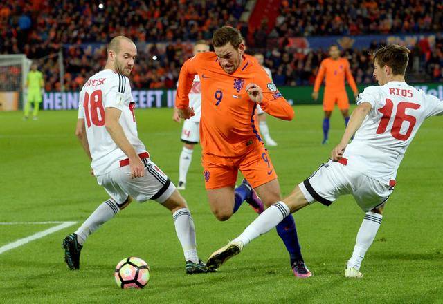 包含波兰队在与斯洛伐克队的比赛中取得胜利,士气大增的词条 包含波兰队在与斯洛伐克队的比赛中取得胜利,士气大增的词条