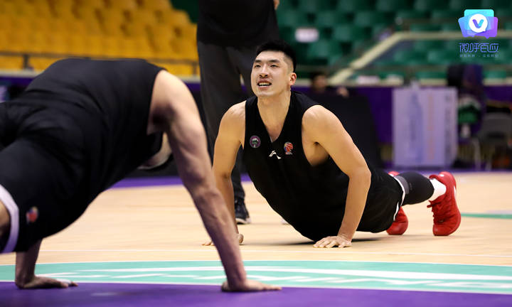 爱游戏网页版-河北男篮主场连胜，球队积极备战下一场比赛