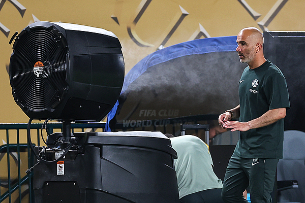 爱游戏登录入口-包含极端天气影响比赛，球员技艺展露无疑的词条