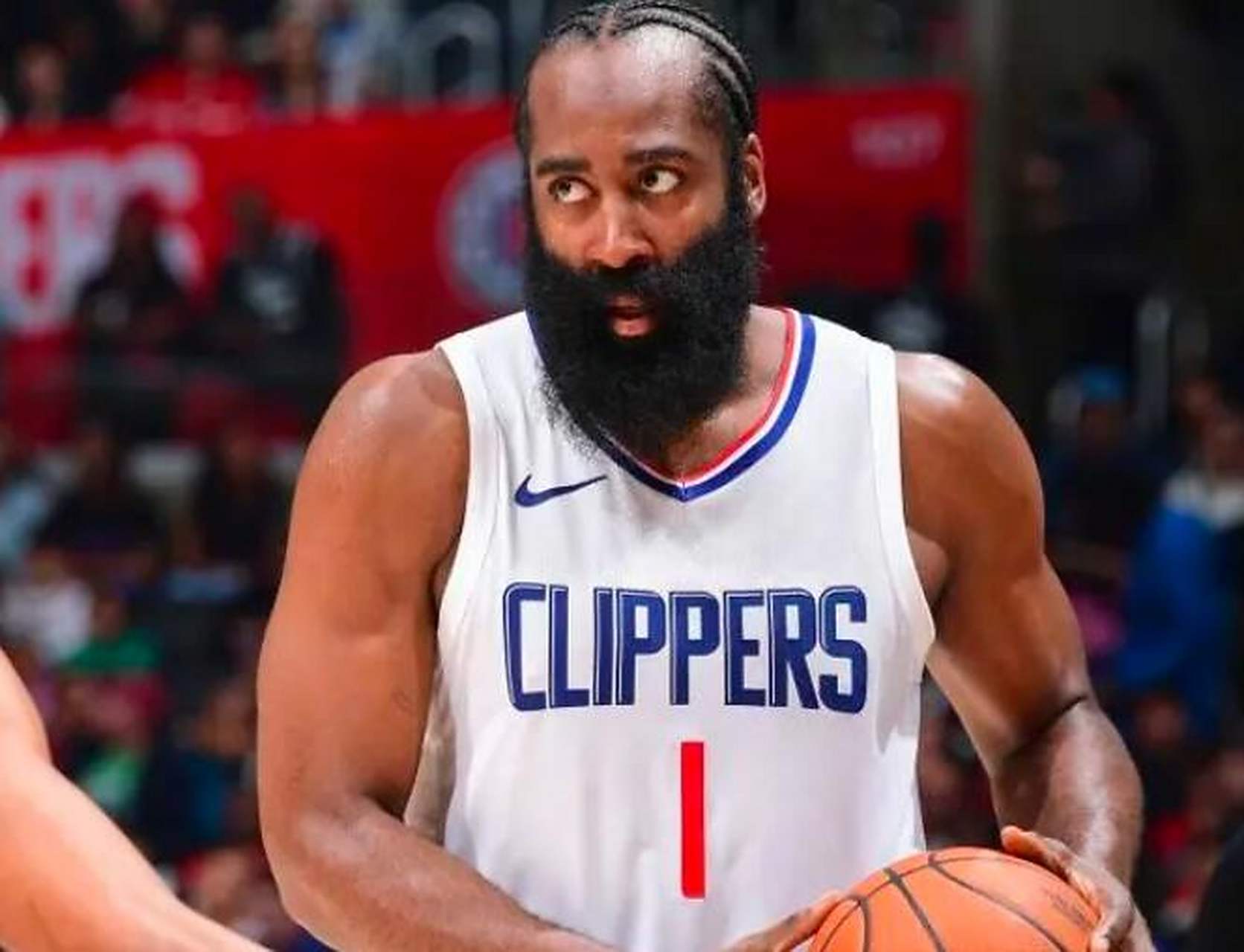 老鹰惜败快船遭遇两连败