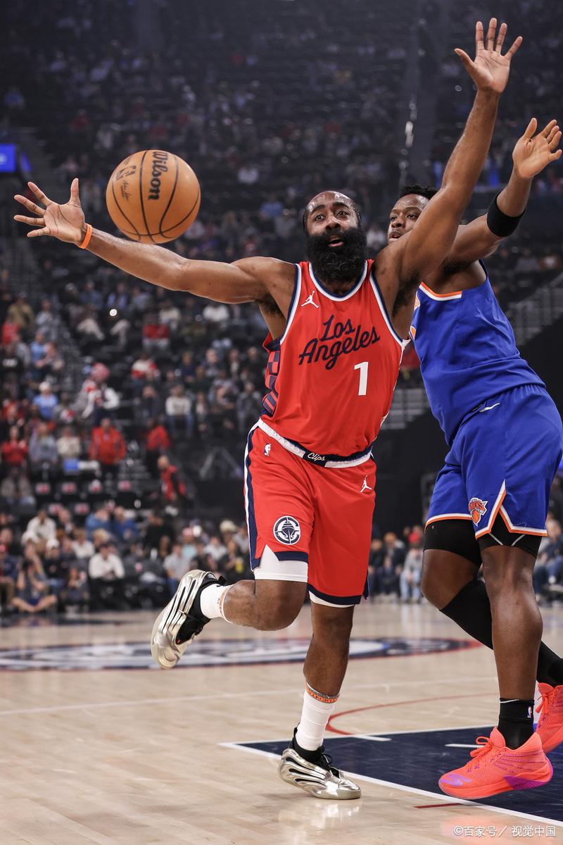 快船大胜雷霆继续领跑