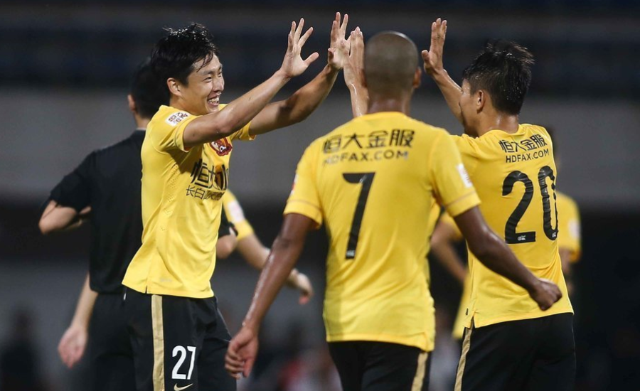 爱游戏登录-恒大客场惊险逆转，勇夺关键三分