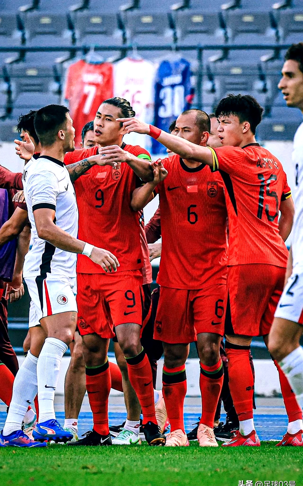 爱游戏官网-港超球队备战激烈对手，全力以赴