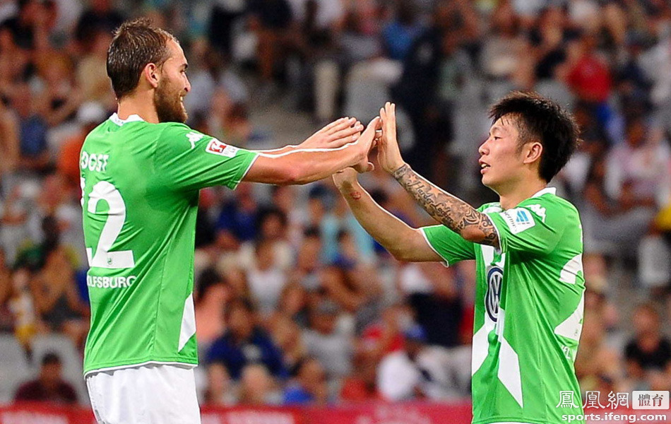 爱游戏登录入口-狼堡主场战胜对手，赢得关键三分