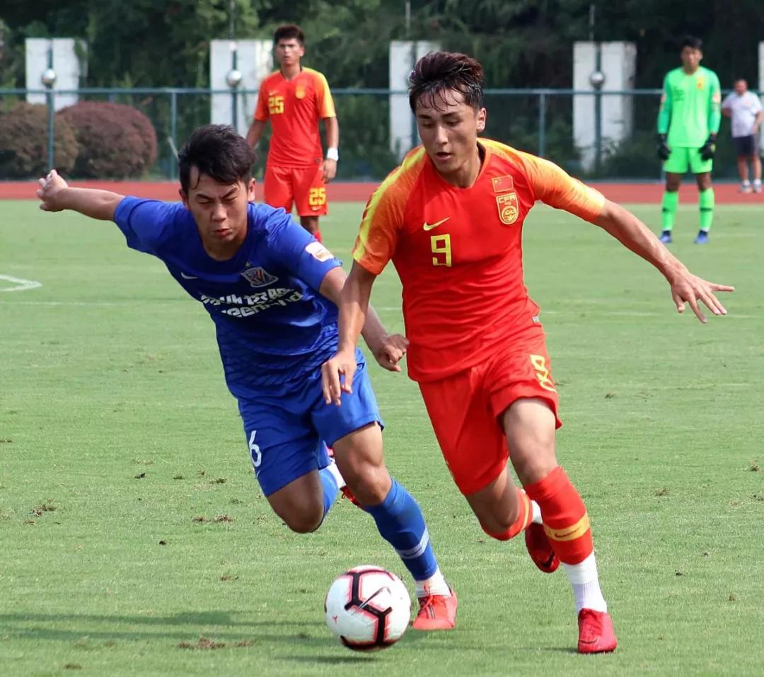 爱游戏官网-球队围绕教练部署的战术，紧密合作，取得成功的简单介绍