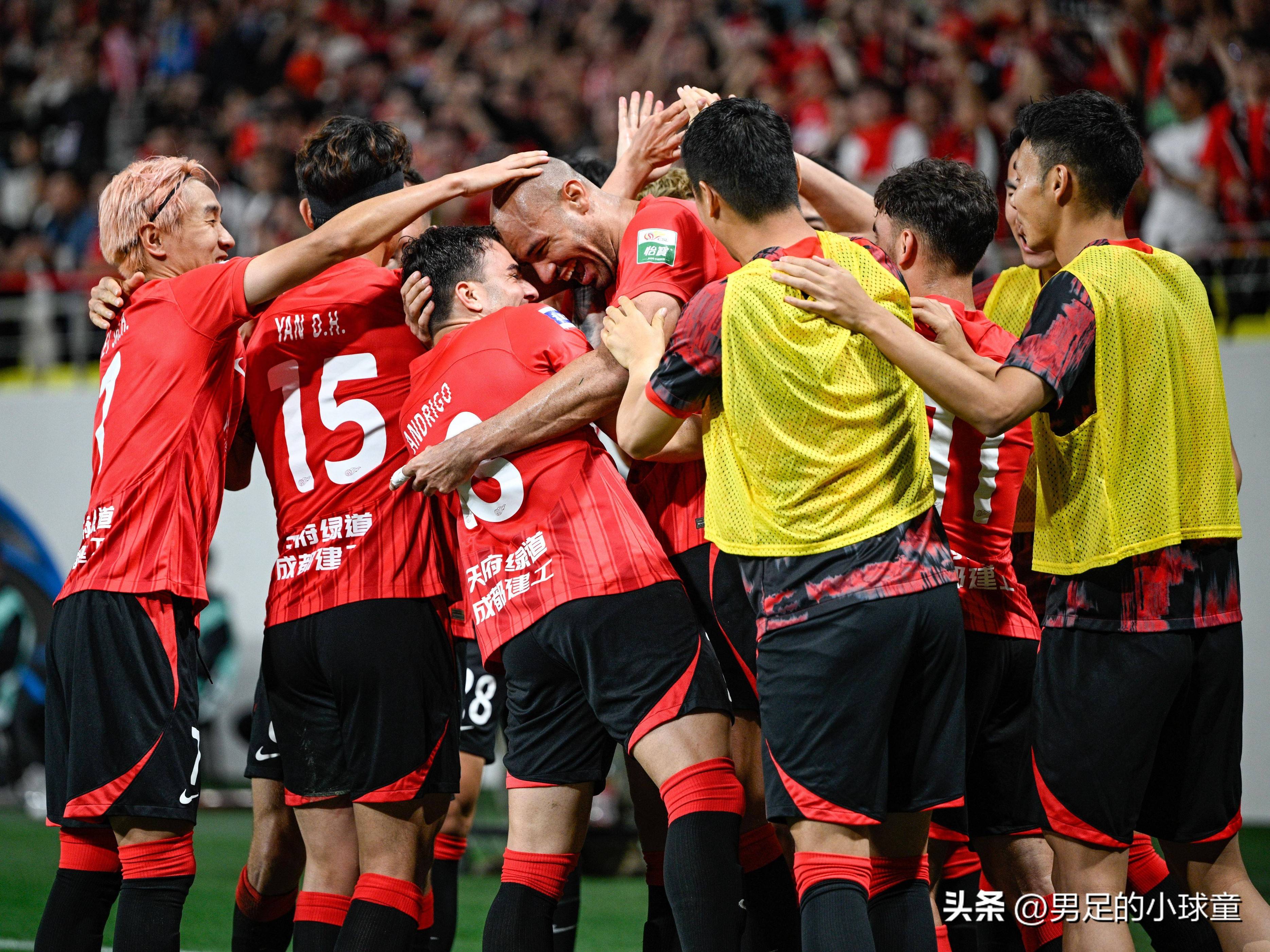 球队围绕教练部署的战术,紧密合作,取得成功的简单介绍 球队围绕教练部署的战术,紧密合作,取得成功的简单介绍