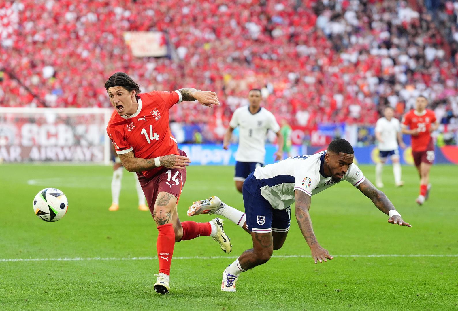 英格兰队球员奋力冲刺,夺得关键胜利的简单介绍 英格兰队球员奋力冲刺,夺得关键胜利的简单介绍